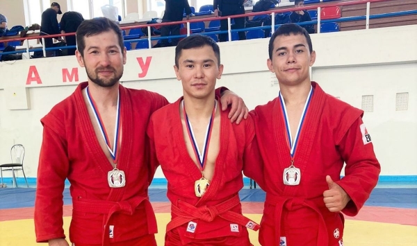 Самбисты АУОР завоевали три медали в Благовещенске