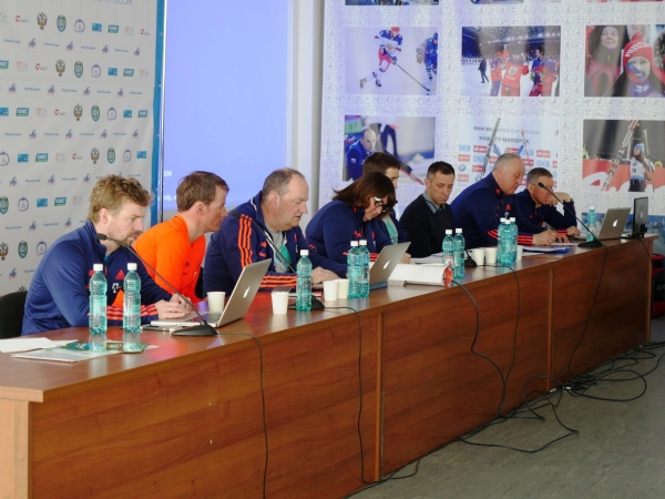 Тренер Алтайского училища олимпийского резерва выступил на открытом совещании тренеров по лыжным гонкам, проводимого на чемпионате России по лыжным гонкам